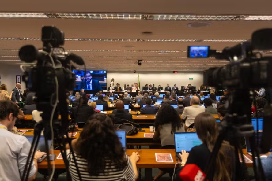 Empresas acompanham impacto econômico da proposta