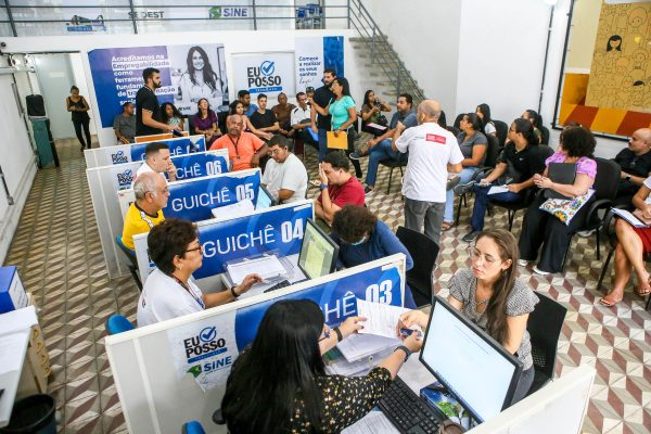 Empregos na Paraíba crescem, mas renda permanece baixa e informalidade avança