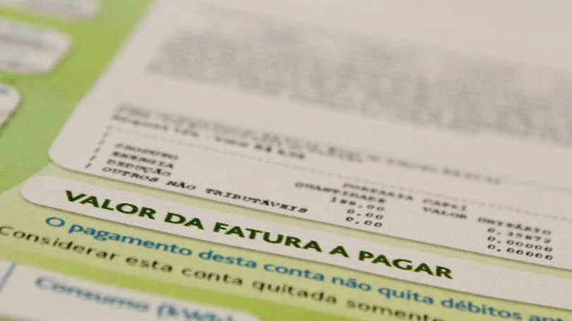 Governo adia decisão sobre preços da energia e amplia incerteza no setor elétrico
